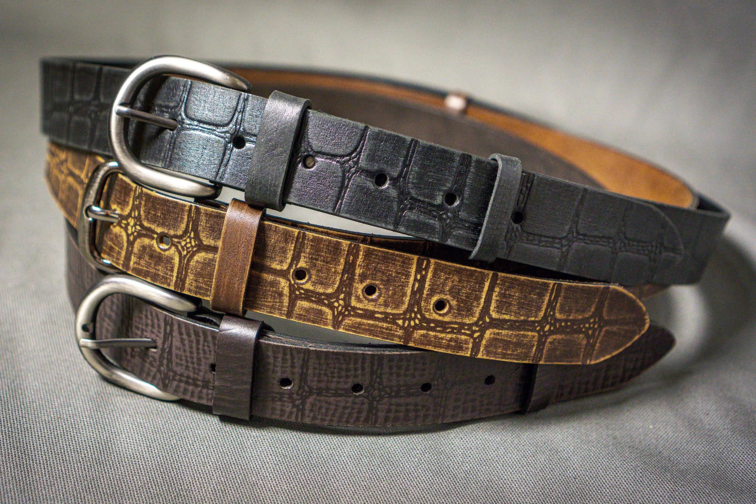 Smart leather belt for men and women. Handmade in Europe. 1,49 inch / 3,8 cm